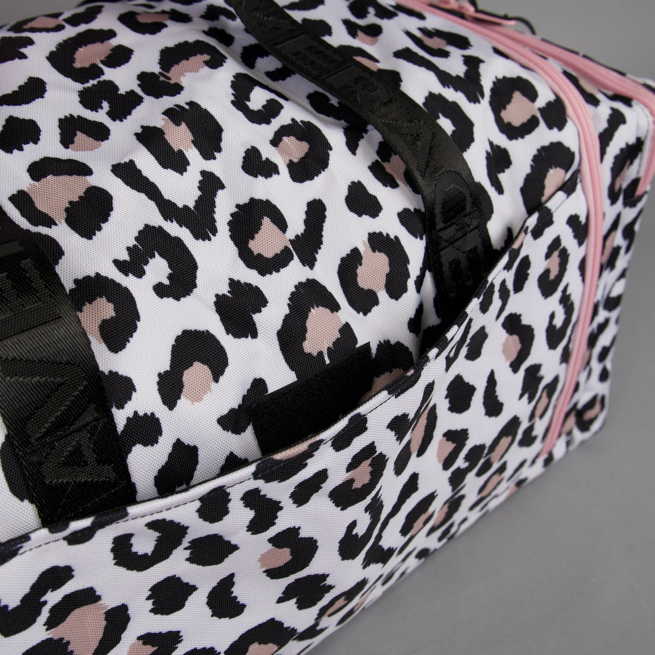 40L Ultimate Duffle Bag Leopard Pink Zip