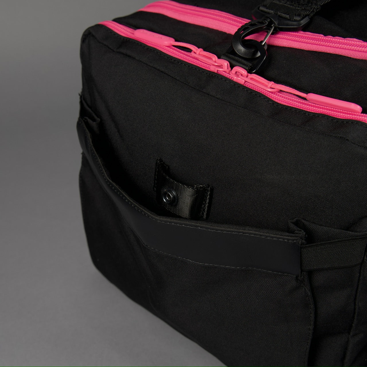 40L Ultimate Duffle Bag Black Neon Pink