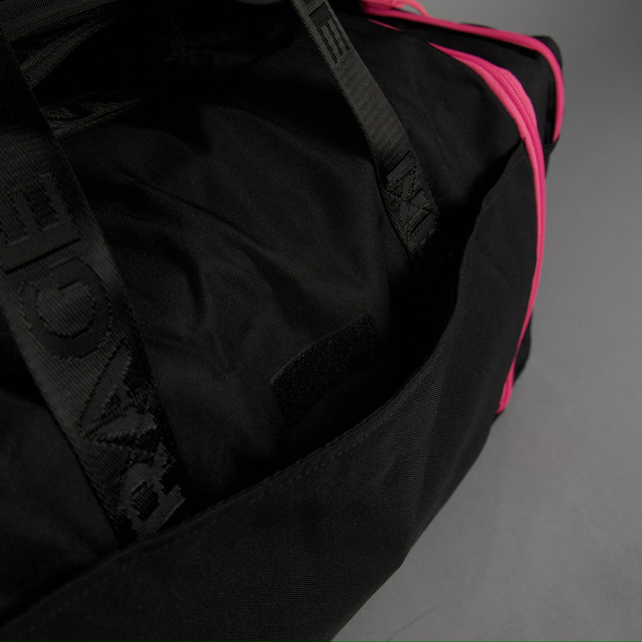 40L Ultimate Duffle Bag Black Neon Pink