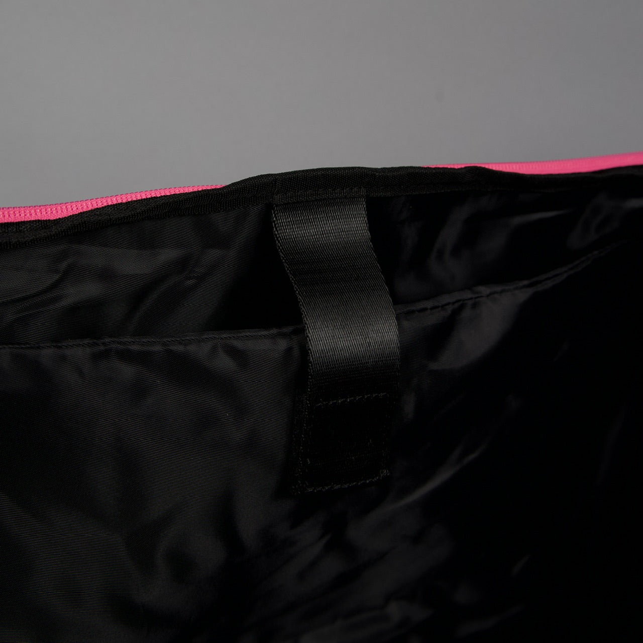 40L Ultimate Duffle Bag Black Neon Pink