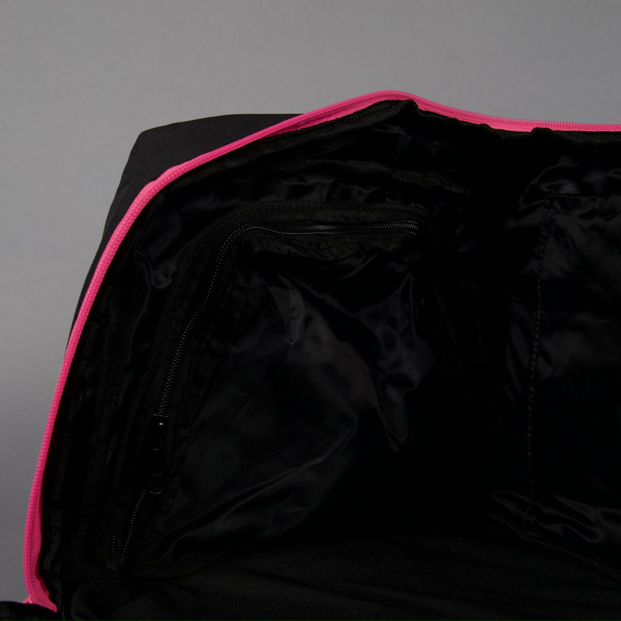 40L Ultimate Duffle Bag Black Neon Pink