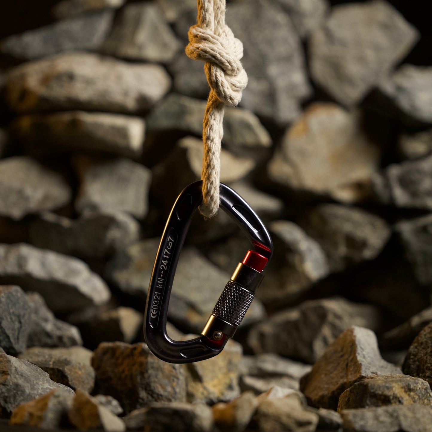 Auto Locking Carabiner Gunmetal & Red