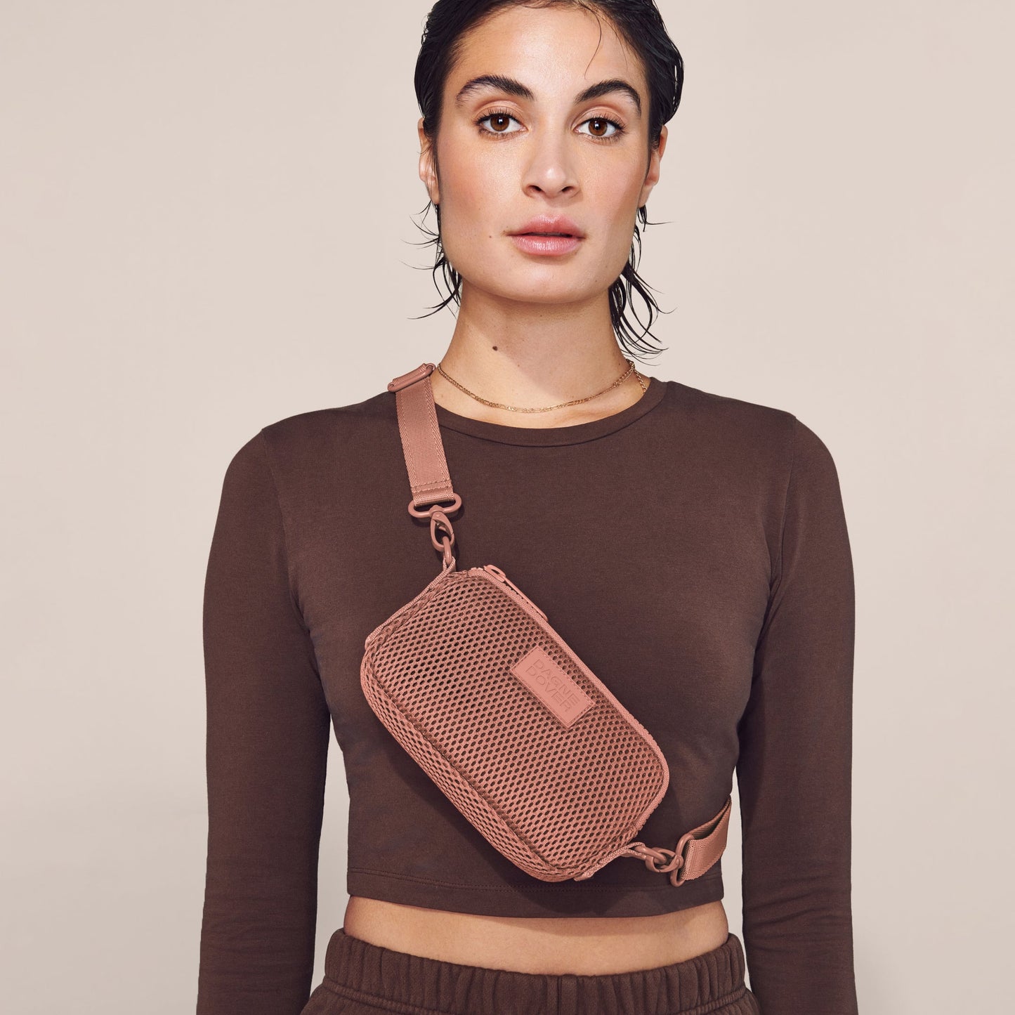 Mara Phone Sling in Dark Moss Air Mesh