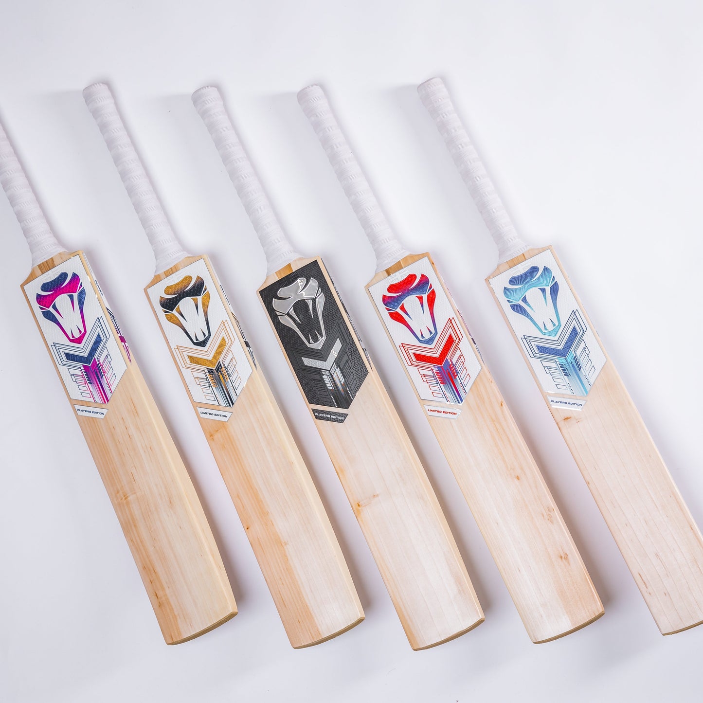 CLEARANCE  -PLAYERS COBRA JUNIOR CRICKET BAT - GRADE 3 ENGLISH WILLOW