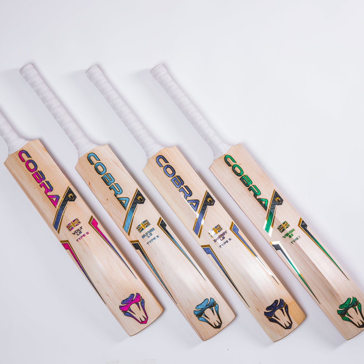 CLEARANCE  -PLAYERS COBRA JUNIOR CRICKET BAT - GRADE 3 ENGLISH WILLOW